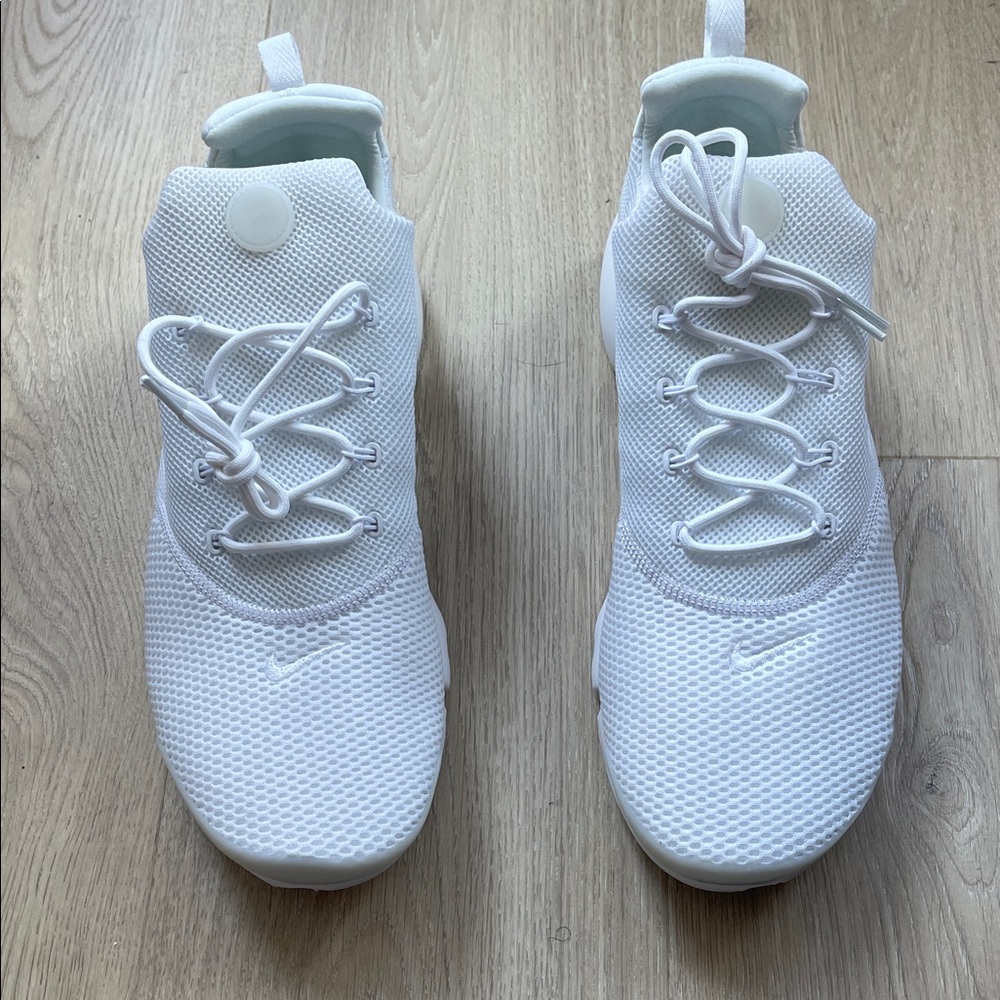 Mens Nike White Mesh Slip-On Athletic Sneakers